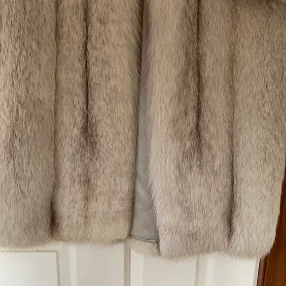 Silver Fox Coat - Picture 4 of 16